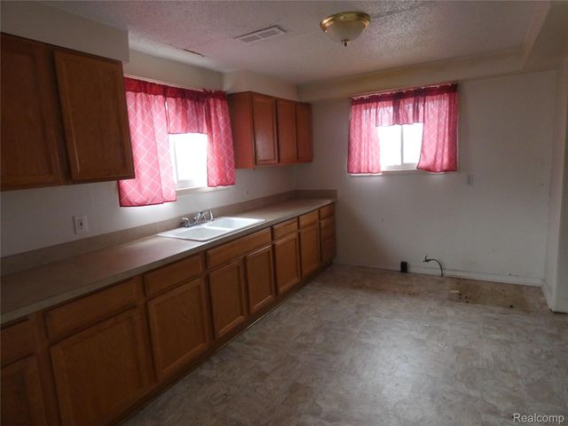 12484 Sherman Avenue, Warren, MI 48089