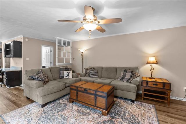 2433 Broadnax CIR, Chesapeake, VA 23323