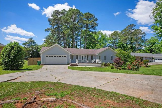 493 Greg Drive SW, Lilburn, GA 30047
