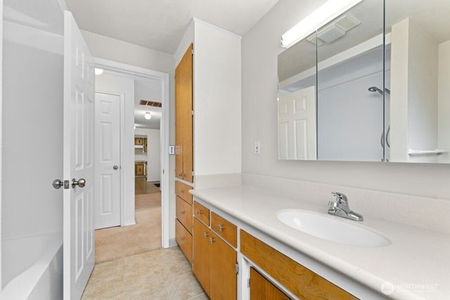 15714 64TH Avenue Ct E, Puyallup, WA 98375