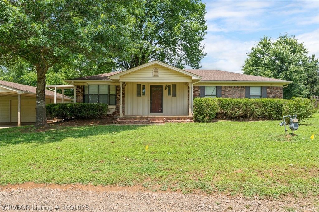 3127 Blake Road, Van Buren, AR 72956