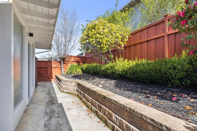 255 Stanford Ave, Kensington, CA 94708