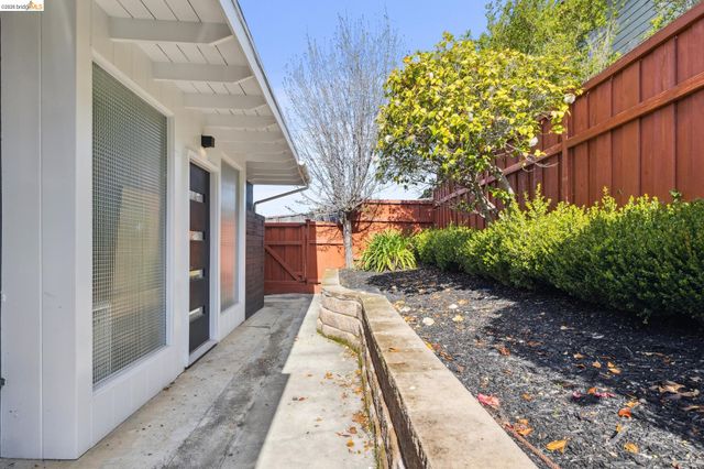 255 Stanford Ave, Kensington, CA 94708