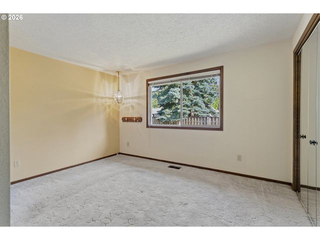 2571 TROY Ct, West Linn, OR 97068