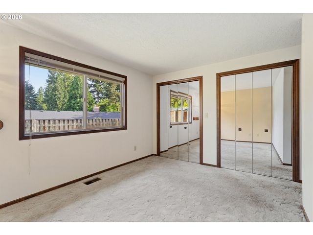 2571 TROY Ct, West Linn, OR 97068