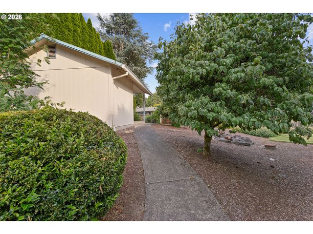 2571 TROY Ct, West Linn, OR 97068