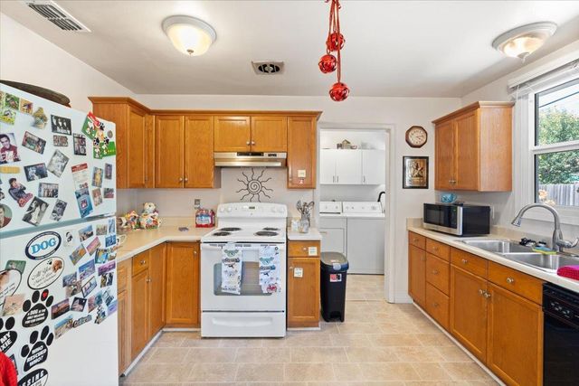 1405 63rd St, Sacramento, CA 95819