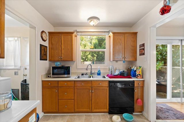 1405 63rd St, Sacramento, CA 95819
