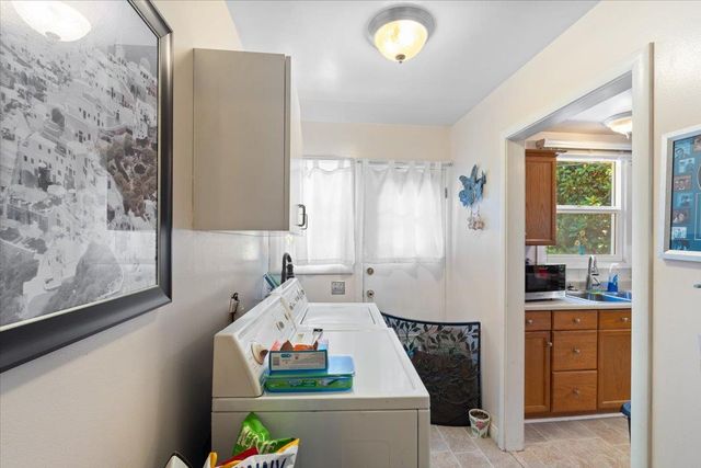 1405 63rd St, Sacramento, CA 95819