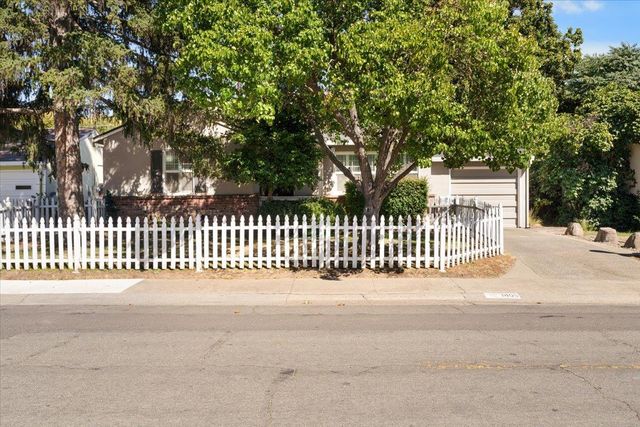 1405 63rd St, Sacramento, CA 95819