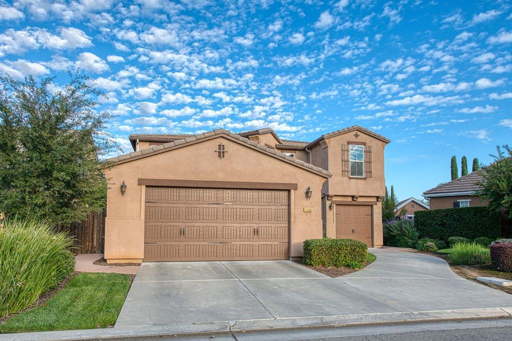 1609 N Piccadilly Lane, Clovis, CA 93619