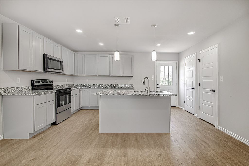 5836 Eastland Street, Fort Worth, TX 76119 — photo 3