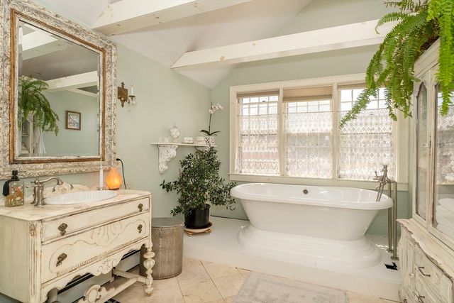 64 Prospect St, Newburyport, MA 01950