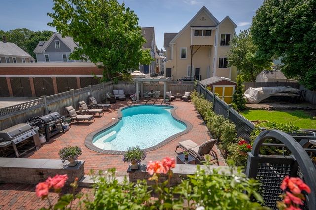 64 Prospect St, Newburyport, MA 01950