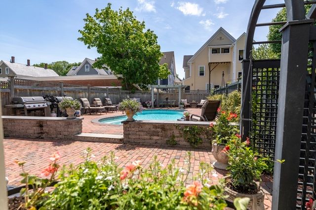 64 Prospect St, Newburyport, MA 01950
