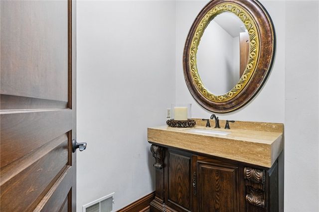 527 Salem Heights Dr, Pine Twp, PA 15044