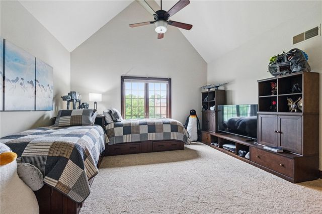 527 Salem Heights Dr, Pine Twp, PA 15044