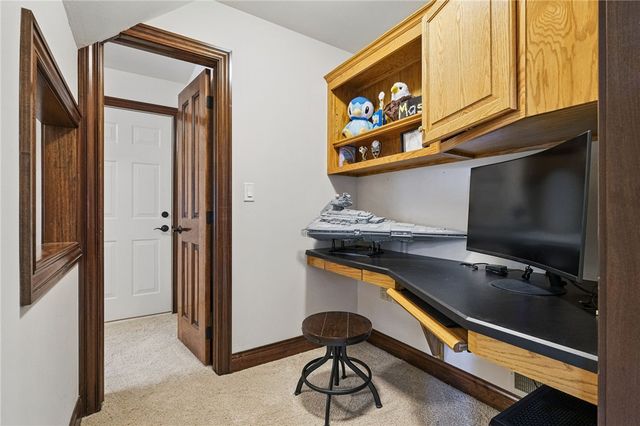 527 Salem Heights Dr, Pine Twp, PA 15044