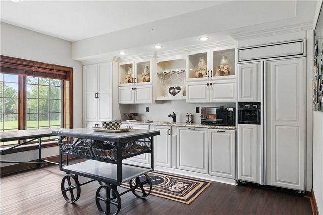 527 Salem Heights Dr, Pine Twp, PA 15044