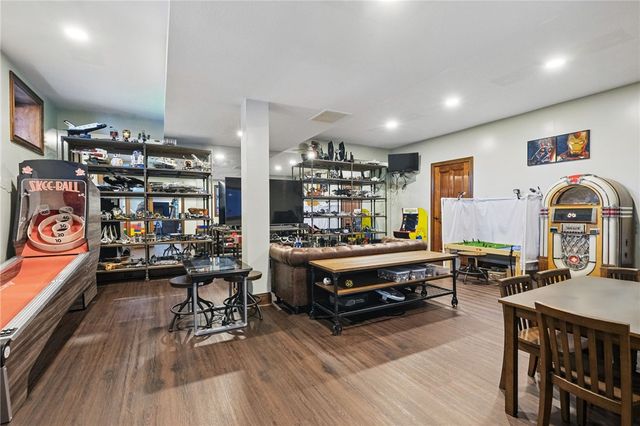 527 Salem Heights Dr, Pine Twp, PA 15044