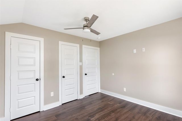 301 S Magnolia Street, Highlands, TX 77562