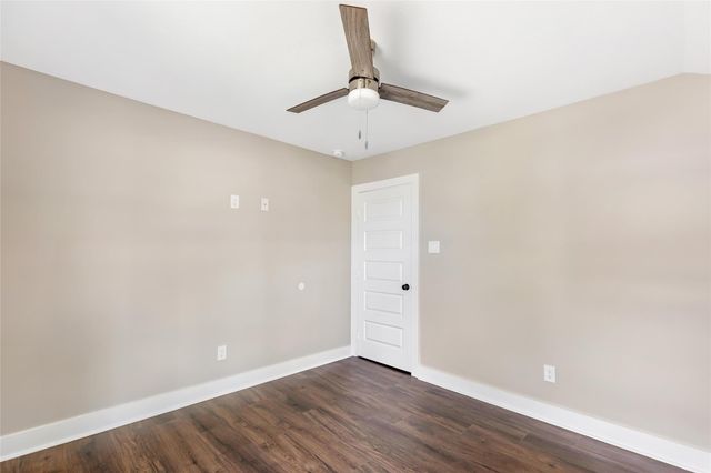 301 S Magnolia Street, Highlands, TX 77562