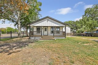 301 S Magnolia Street, Highlands, TX 77562
