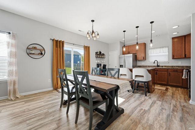 211 Thistlewood Drive, Greenfield, IN 46140