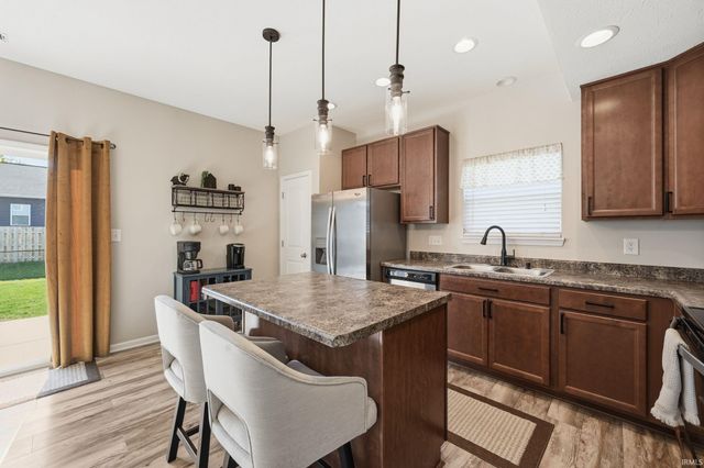 211 Thistlewood Drive, Greenfield, IN 46140