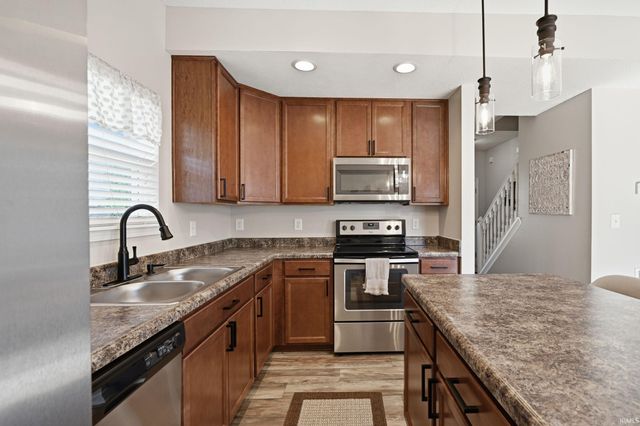 211 Thistlewood Drive, Greenfield, IN 46140