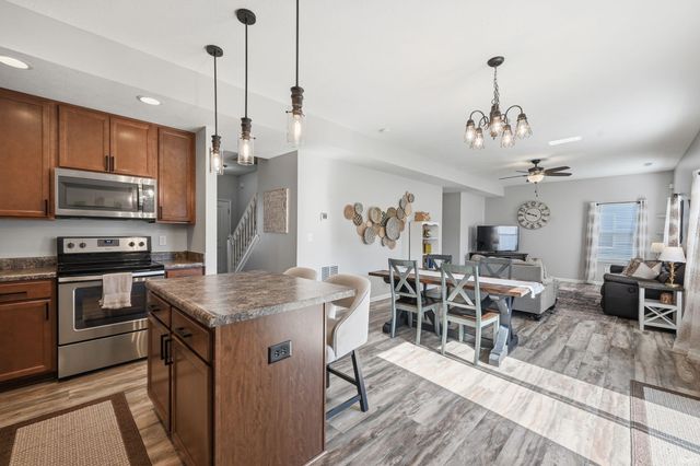 211 Thistlewood Drive, Greenfield, IN 46140