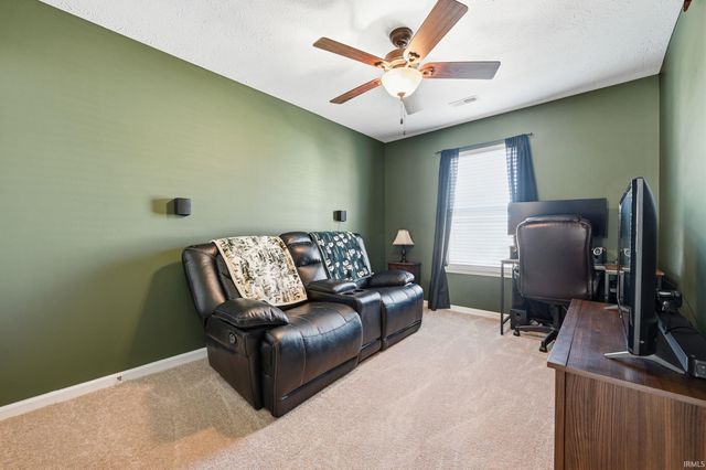 211 Thistlewood Drive, Greenfield, IN 46140