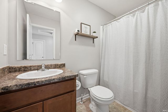 211 Thistlewood Drive, Greenfield, IN 46140