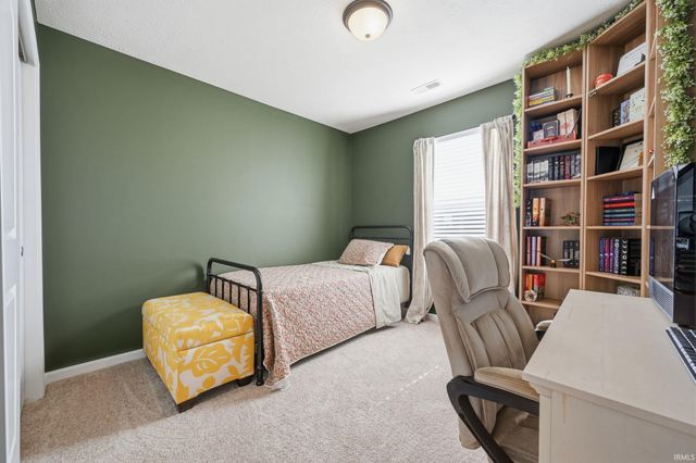 211 Thistlewood Drive, Greenfield, IN 46140