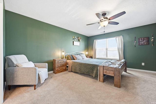 211 Thistlewood Drive, Greenfield, IN 46140