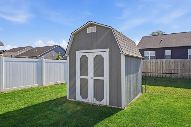 211 Thistlewood Drive, Greenfield, IN 46140