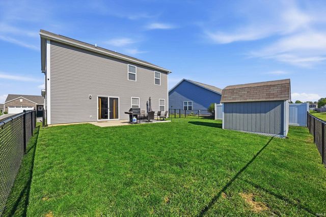 211 Thistlewood Drive, Greenfield, IN 46140