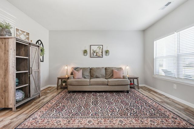 211 Thistlewood Drive, Greenfield, IN 46140