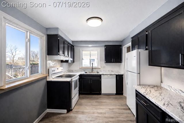 24245 Prairie Lane, Warren, MI 48089
