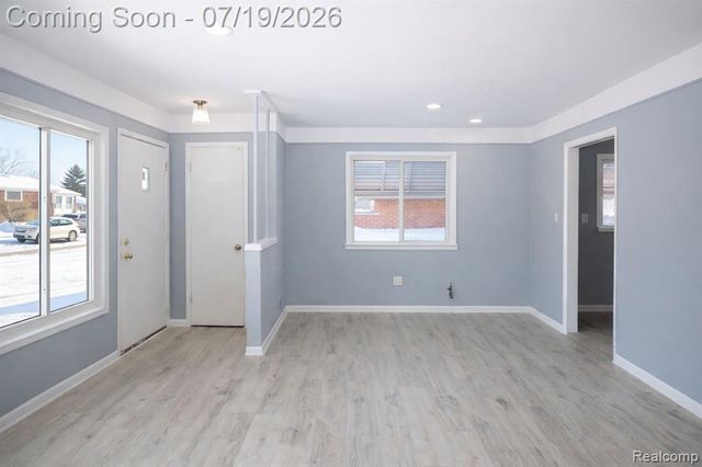 24245 Prairie Lane, Warren, MI 48089
