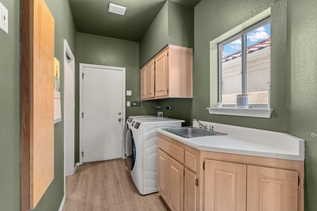 9909 Barrinson NE, Albuquerque, NM 87111