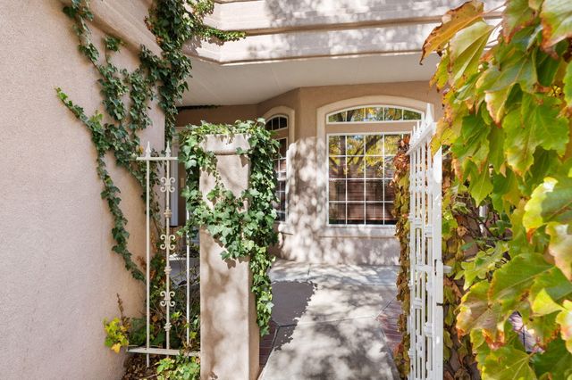 9909 Barrinson NE, Albuquerque, NM 87111