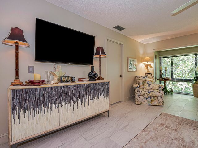 400 18th Street G5, Vero Beach, FL 32960