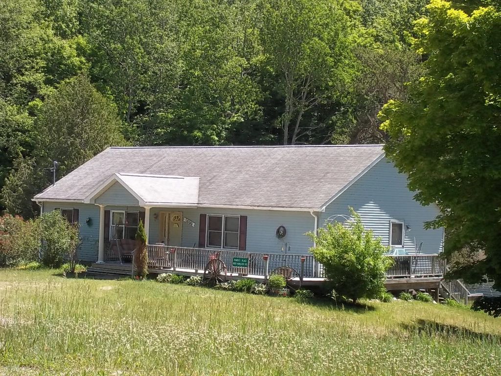 1800 E Narlock Road, Cedar, MI 49621