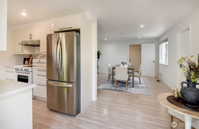 5512 NE 204 Street, Lake Forest Park, WA 98155