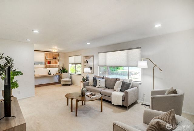 5512 NE 204 Street, Lake Forest Park, WA 98155