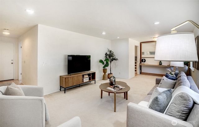5512 NE 204 Street, Lake Forest Park, WA 98155