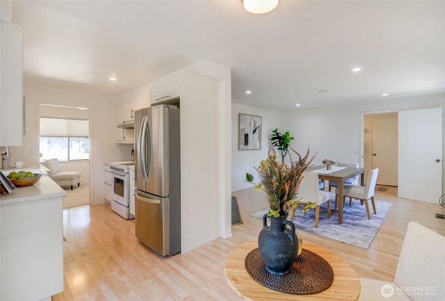 5512 NE 204 Street, Lake Forest Park, WA 98155