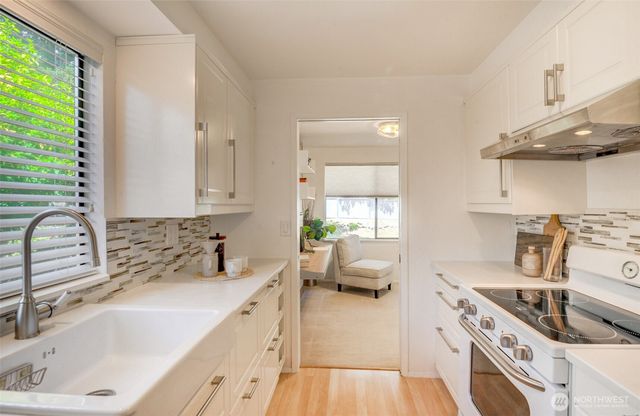 5512 NE 204 Street, Lake Forest Park, WA 98155