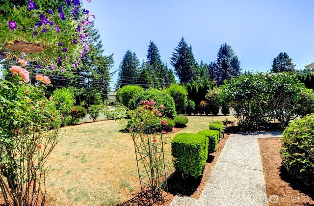 5512 NE 204 Street, Lake Forest Park, WA 98155